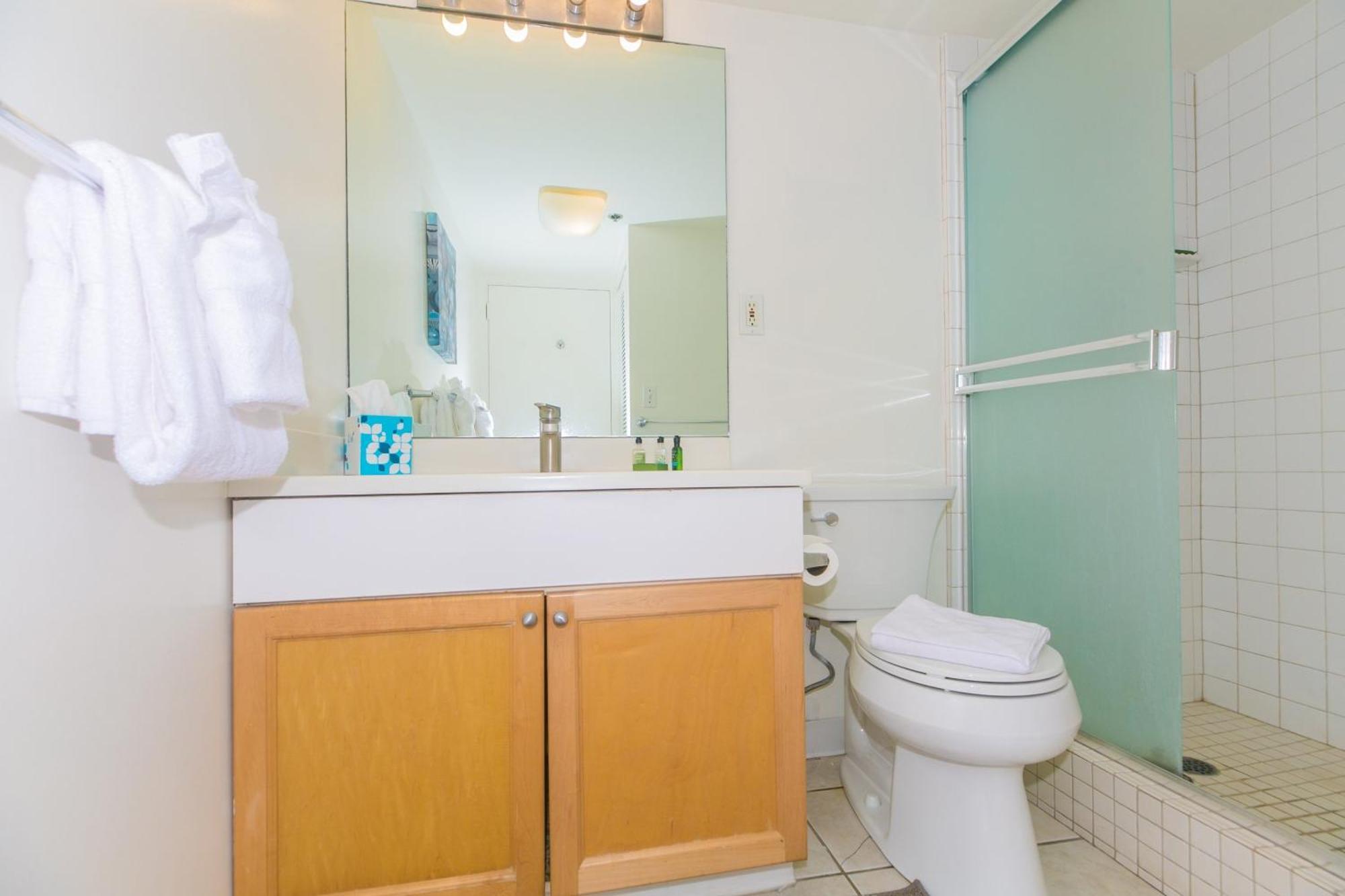 Ilikai Tower One Bedroom Lagoon View Waikiki Condos With Lanai & Free Wifi Honolulu Room photo